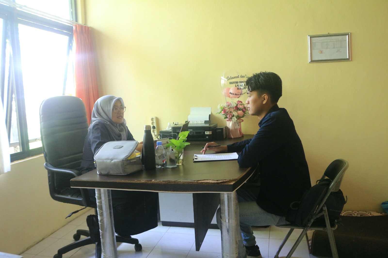 Mahasiswa wawancara